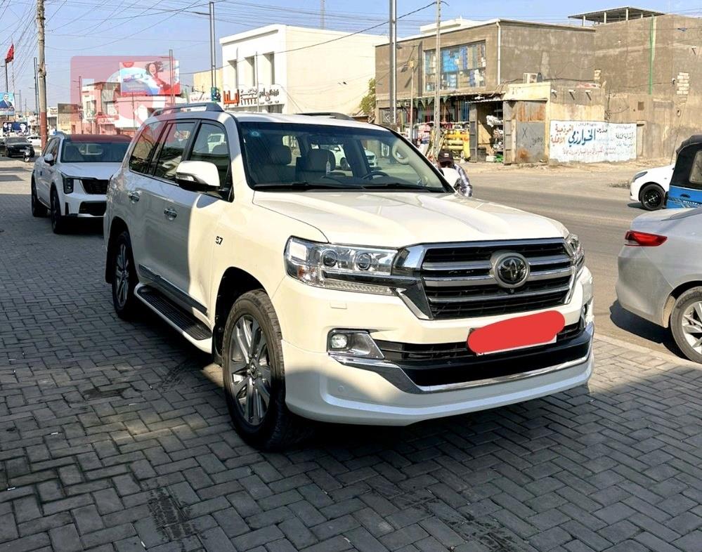 تۆیۆتا لاند کروزەر